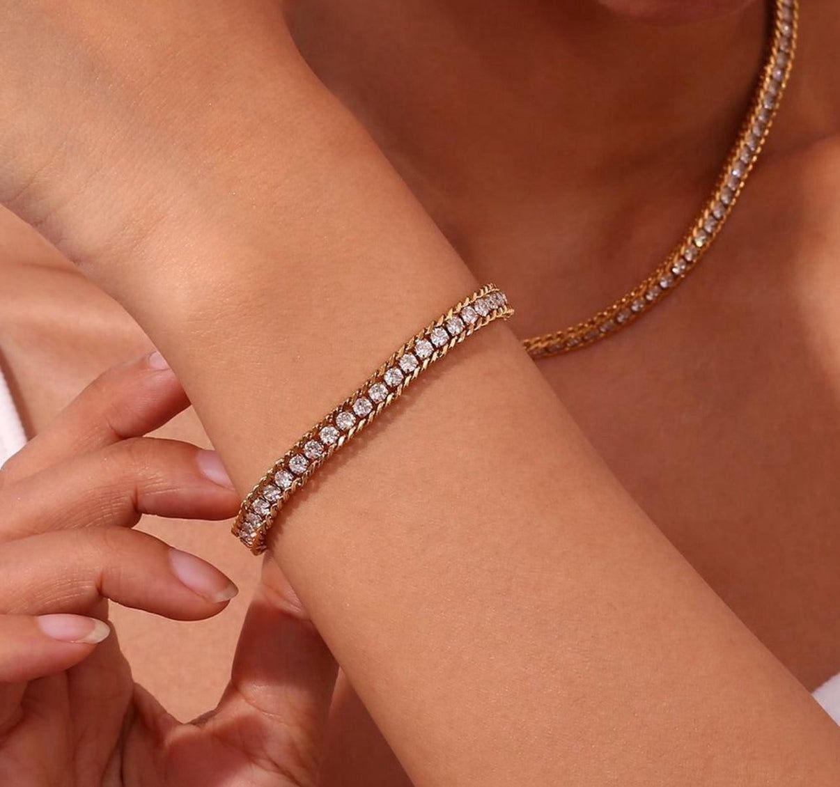 Luxury Gold Chain Necklace & Bracelet Set for Women – Elegant Premium Jewelry