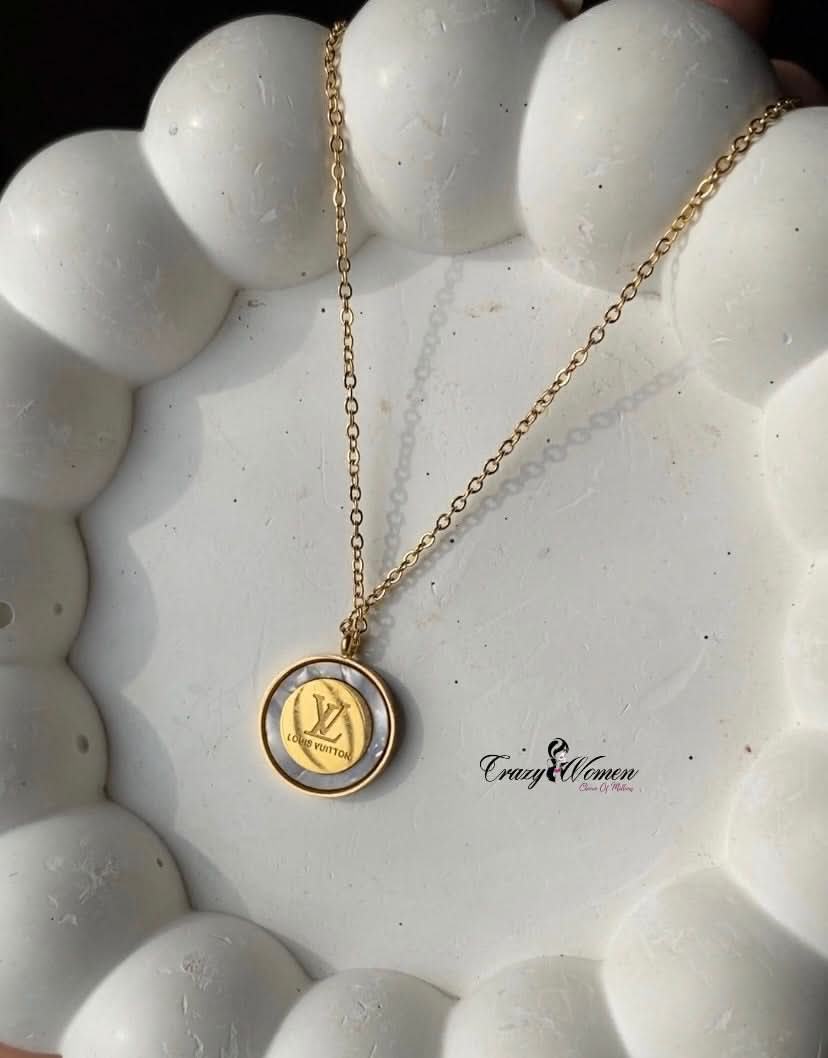 Louis Vuitton Pendant Gold Necklace – Elegant Luxury Jewelry for Women