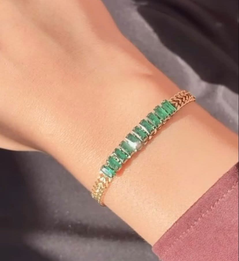 Bracelet with green stone