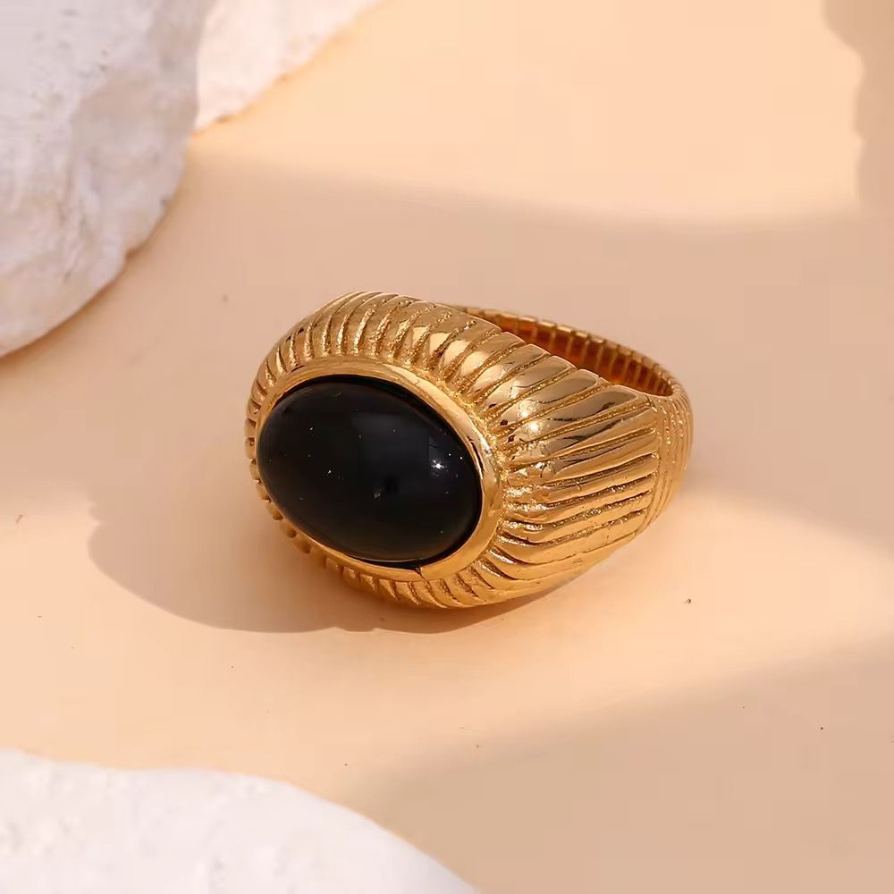 Vintage Gold Ribbed Signet Ring