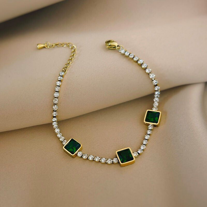 Luxury Emerald & Crystal Bracelet for Women – Elegant Gold-Plated Jewelry