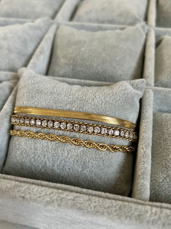 Luxe Golden Bracelet Trio – Elegant & Stylish Set for Women