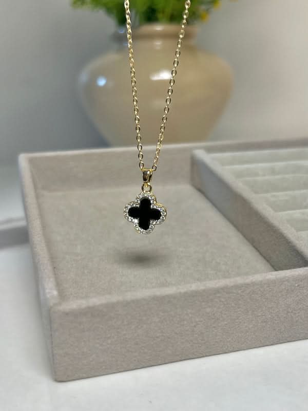 Midnight Clover Necklace – Elegant & Timeless Clover Design - Crazy Women