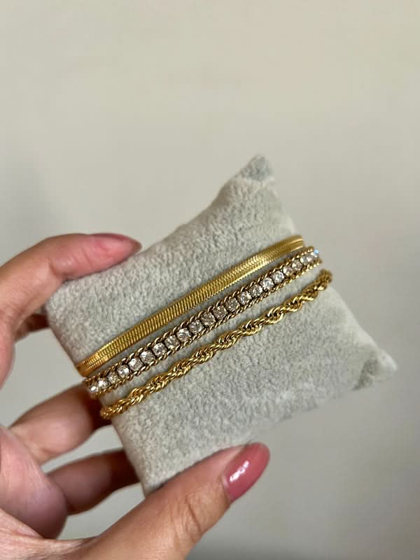Luxe Golden Bracelet Trio – Elegant & Stylish Set for Women