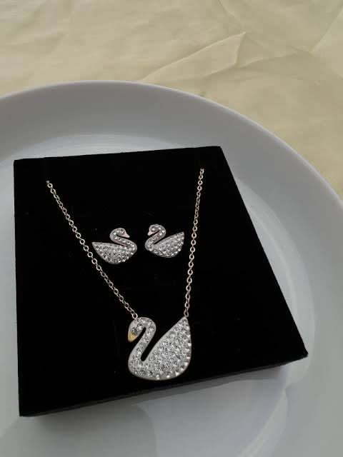 White Swan Necklace set