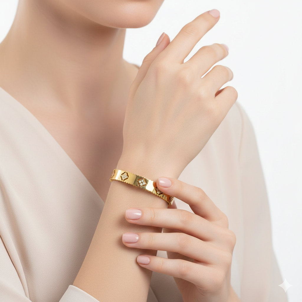 Luxury Gold Scalloped Bangle