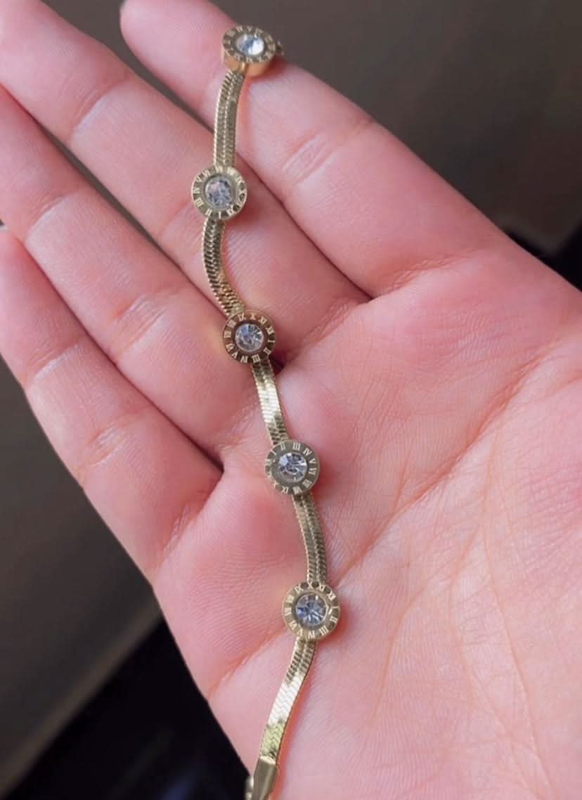 White Stone Bracelet - Luxurious bracelet for a Timeless Look