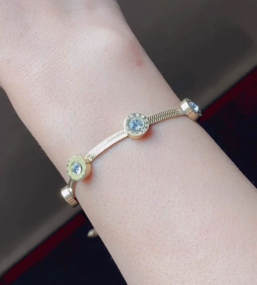 White Stone Bracelet - Luxurious bracelet  for a Timeless Look - Crazy Women