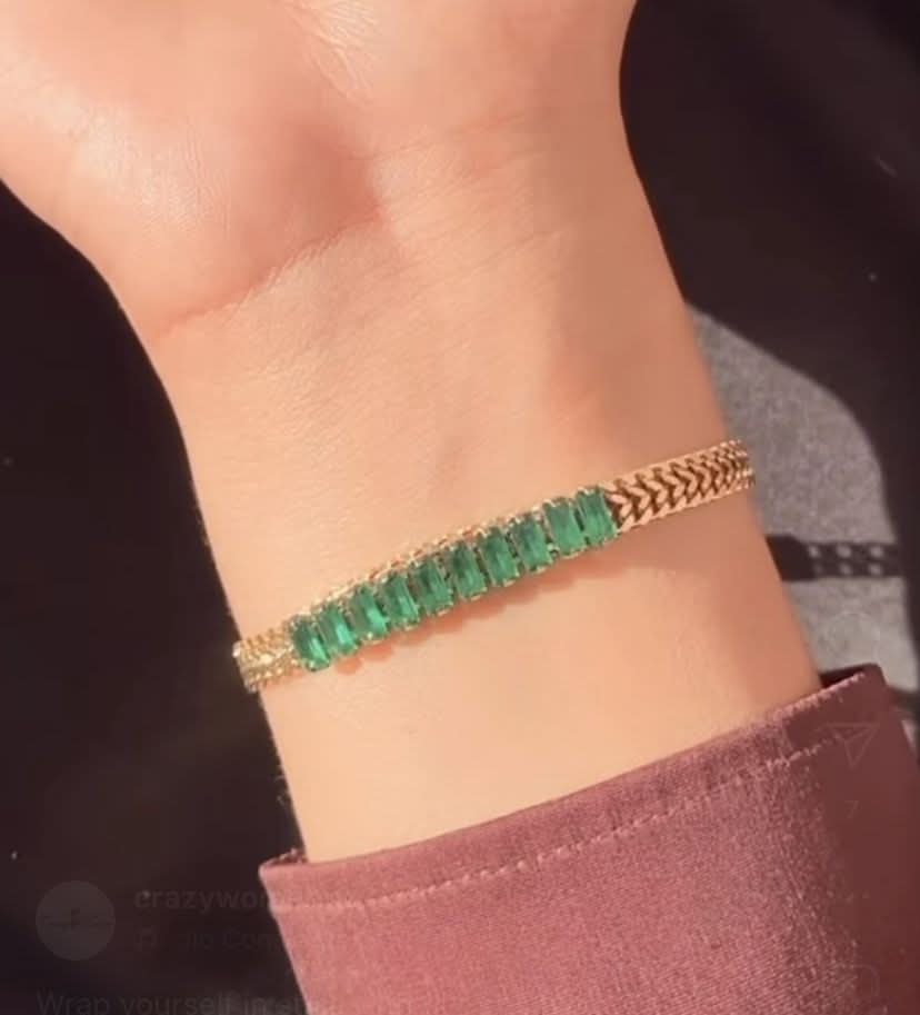 Bracelet with green stone