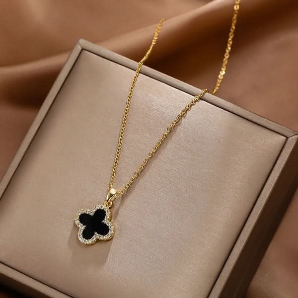 Midnight Clover Necklace – Elegant & Timeless Clover Design