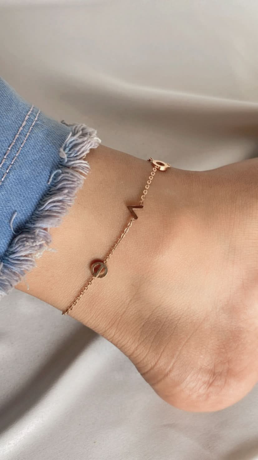V Fashion Titanium Steel Anklet for Girls – Anti-Tarnish, Waterproof - Crazy Women