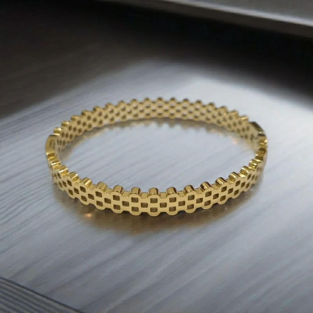 Amber Glow Bangle – Fashionable Bangle Design for Girls