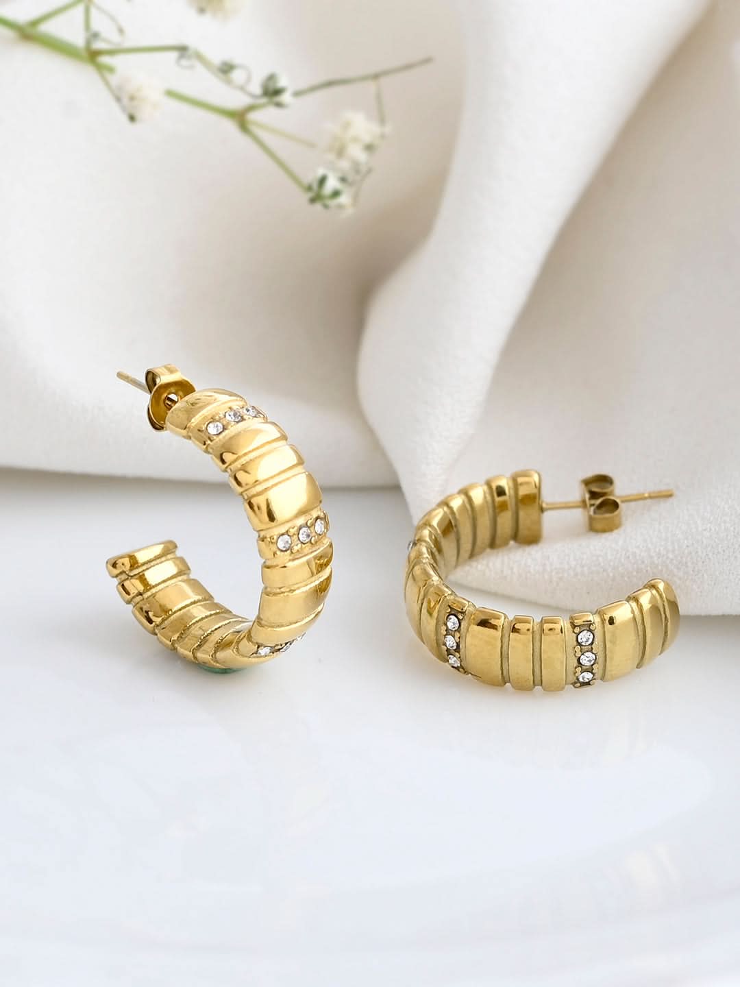 Golden Hoop Earrings for Women in Pakistan – Timeless and Elegant Design
