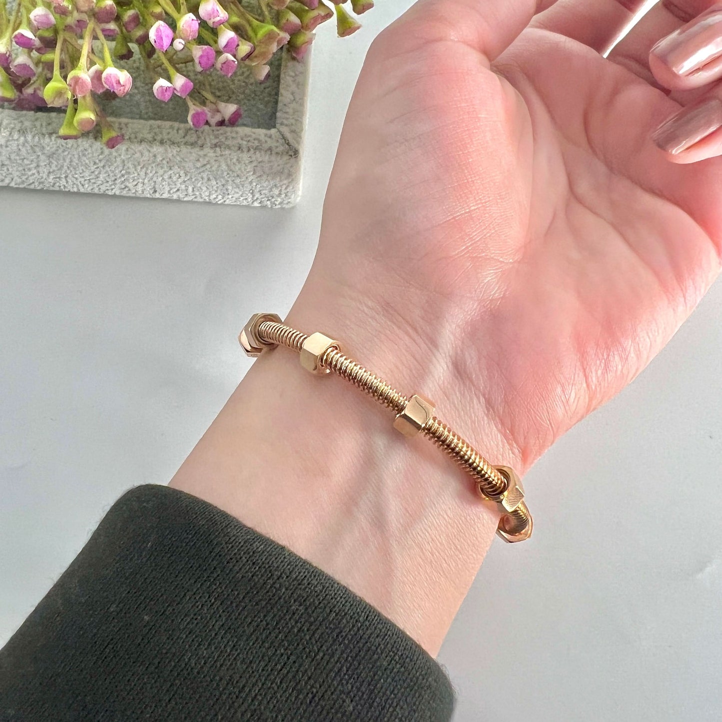Rose Gold Bangle with Screw Design – Elegant & Trendy Bracelet for Women