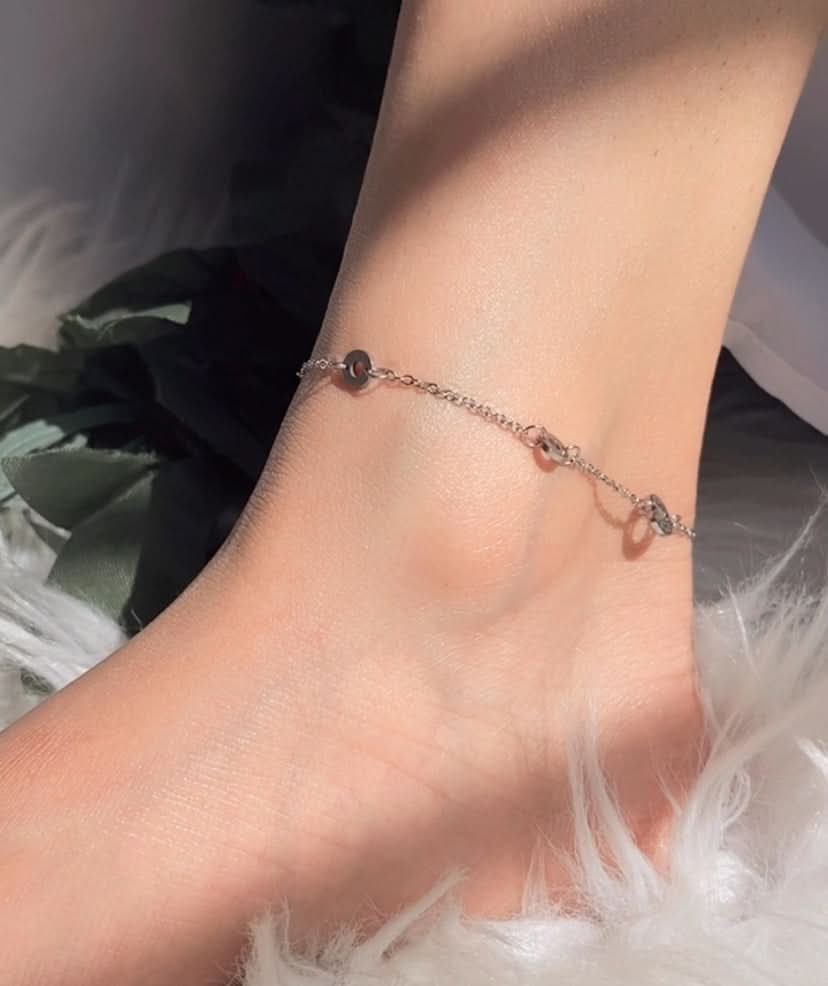 Classic Silver Anklet – Minimalist & Stylish Foot Jewelry