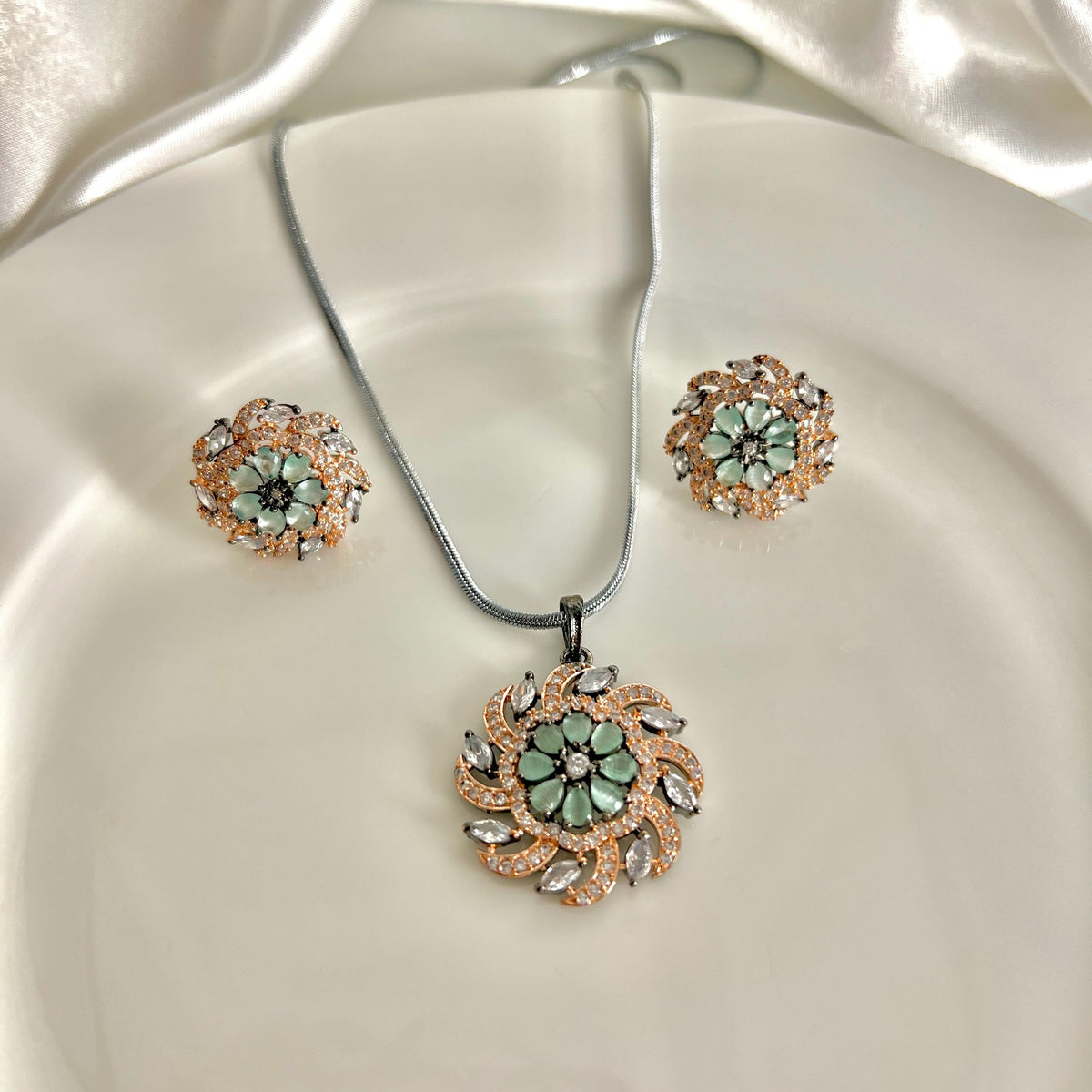 AD LOCKET SET - Crazy Women