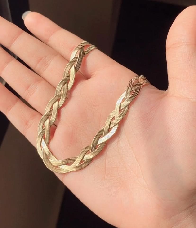 Three-Tone Interwoven Necklace – Elegant & Stylish Stainless Steel Jewelry