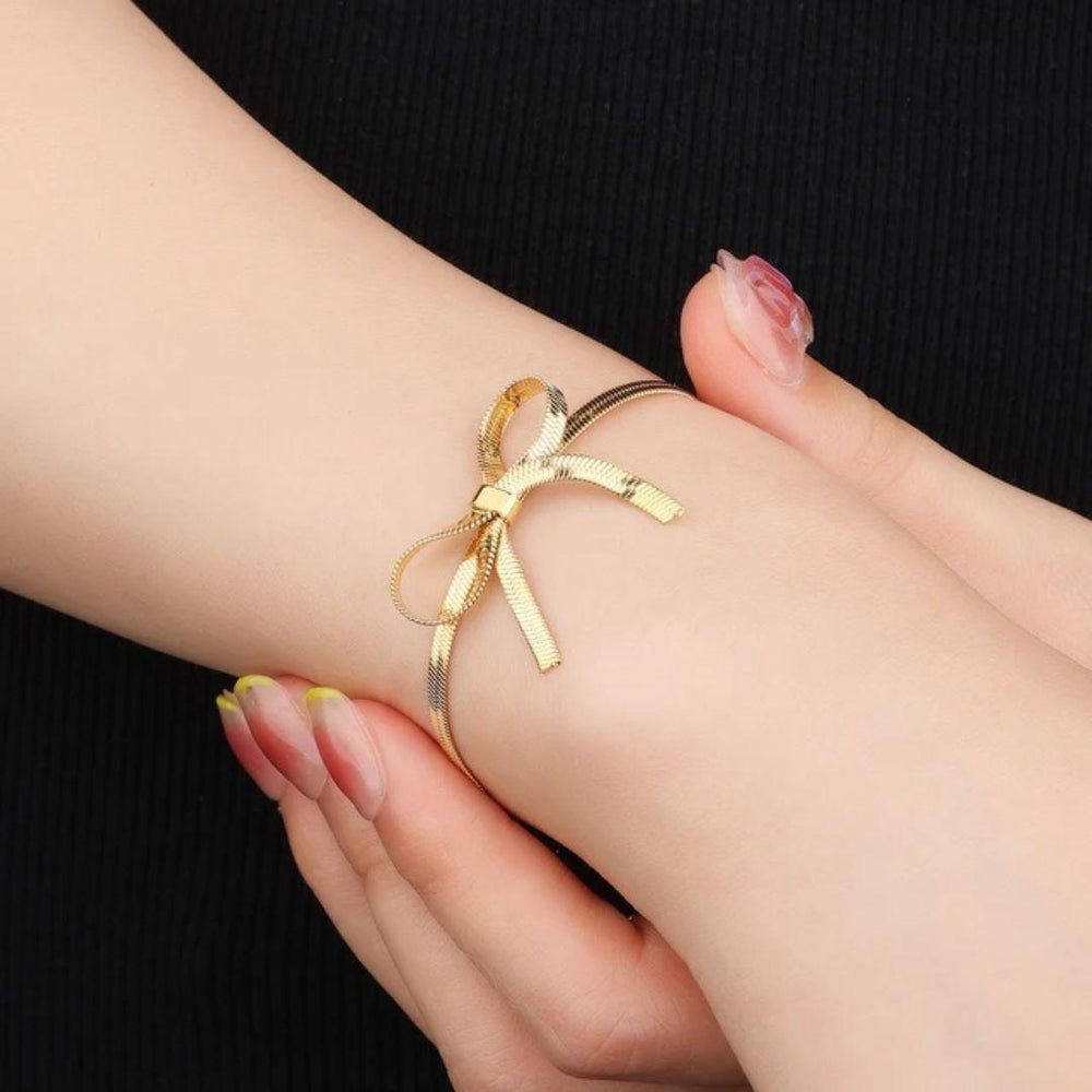 Elegant Gold Bow Bracelet for Women