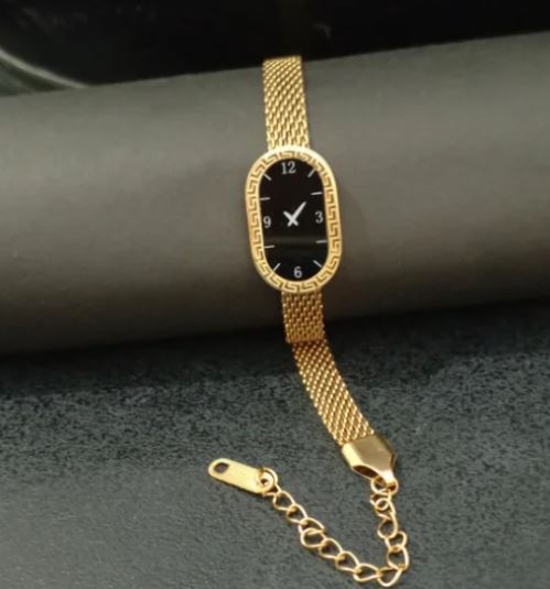 Vintage-Style Gold Mesh Bracelet with Oval Watch