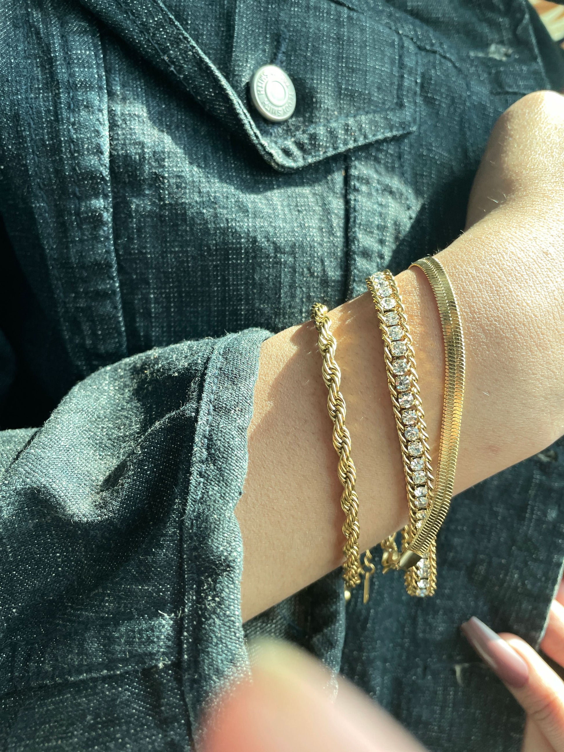 Luxe Golden Bracelet Trio – Elegant & Stylish Set for Women