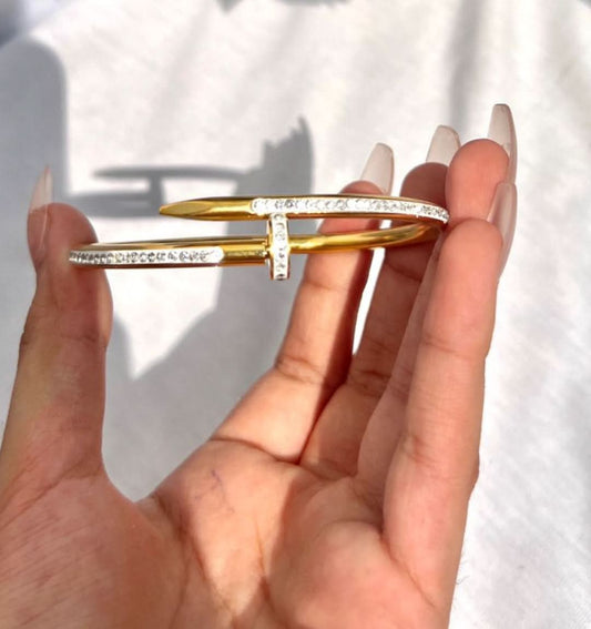 Nail Stone Bangle – Elegant Stainless Steel Bracelet with Stunning Stones