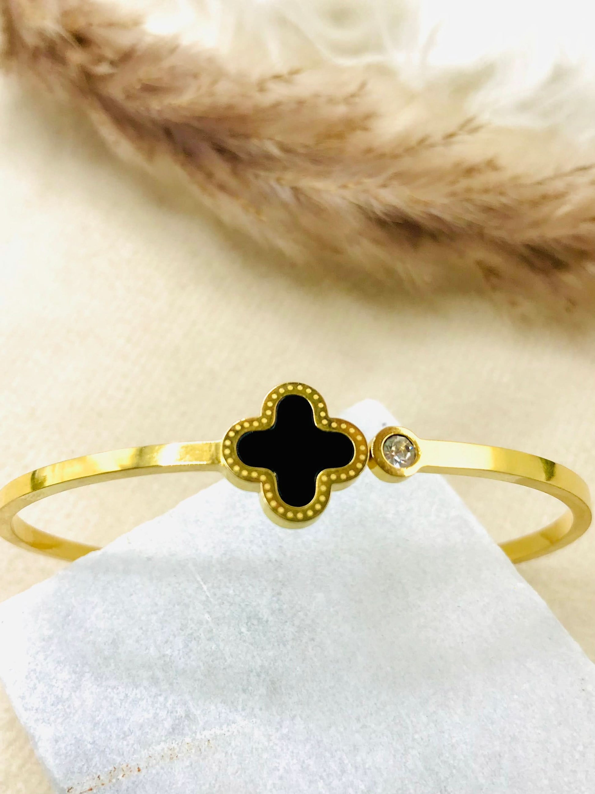 Single Vancleef Gold Bangle | Jewelry Store | Jewelry Shop